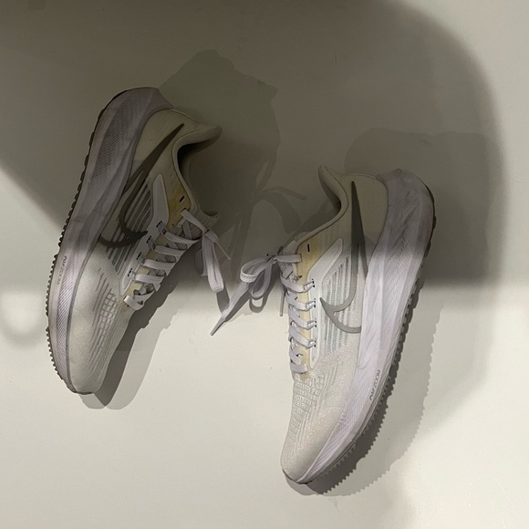 Nike Women's Air Zoom Pegasus 39 Low Top Sneakers White Size 6.5 - Picture 6 of 9